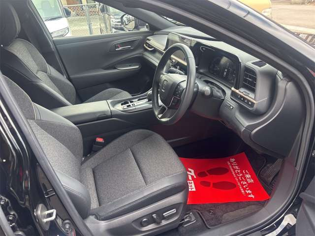 クラウンクロスオーバー2.5 G E-Four 4WD