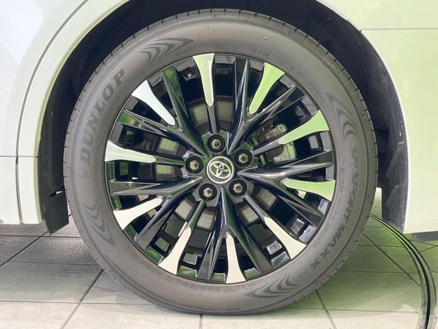 �y����18�C���`�A���~�z�C�[���z�O�ςɃ}�b�`���������A���~�z�C�[���𑕒����Ă���܂��B�e��ЊO�A���~�z�C�[����A�X�^�b�h���X�^�C�����戵�����Ă���܂��B���񂲑��k����������yLED�w�b�h���C�g�z���V��