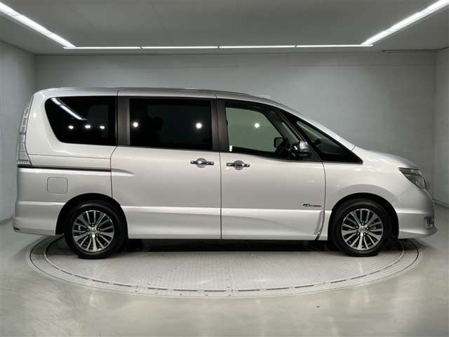 セレナ2.0 ハイウェイスター S-HYBRID