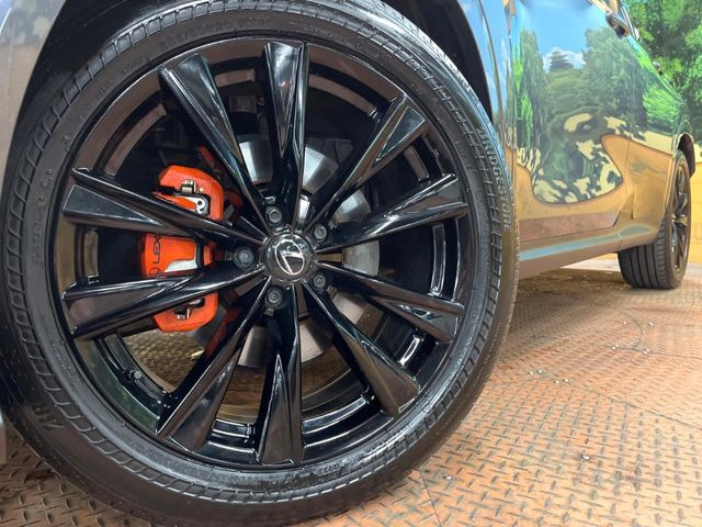 �y�����A���~�z�C�[���z�O�ςɃ}�b�`���������A���~�z�C�[���𑕒����Ă���܂��B�e��ЊO�A���~�z�C�[����A�X�^�b�h���X�^�C�����戵�����Ă���܂��B���񂲑��k����������