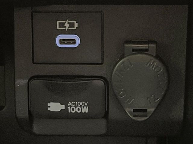 【アクセサリーコンセント】キャンプやスポーツ、アウトドアでのアクティビティはもちろん、災害・停電の際に助けにもなるAC100Vコンセントを装備♪ケータイやタブレット、ゲーム機器の充電にも♪