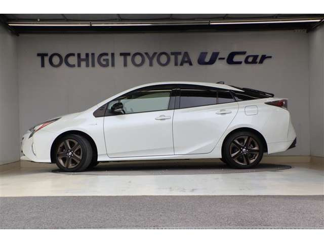 プリウス1.8 S セーフティ プラス ツートーン E-Four 4WD