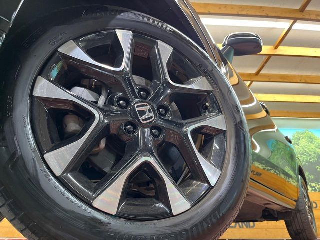 �y����18�C���`�A���~�z�C�[���z�O�ςɃ}�b�`���������A���~�z�C�[���𑕒����Ă���܂��B�e��ЊO�A���~�z�C�[����A�X�^�b�h���X�^�C�����戵�����Ă���܂��B���񂲑��k����������