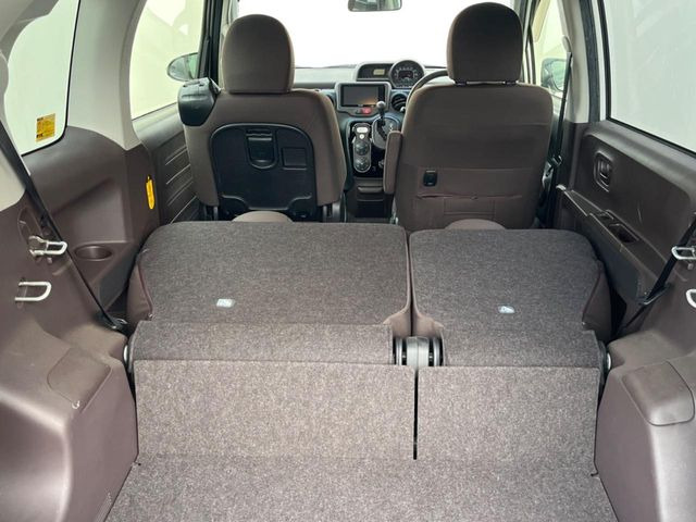 普段のお買い物や通勤、送迎等に十分な荷室スペースを確保しております。セカンドシートを倒すと、大きな荷物の積載も可能です♪