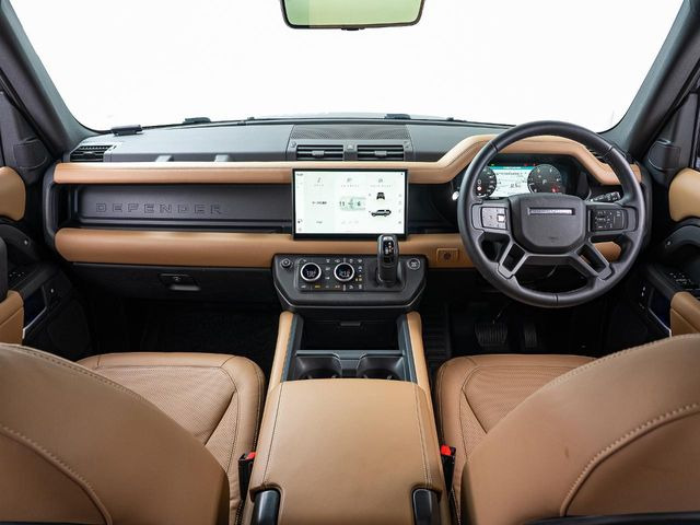 ディフェンダー130 X ダイナミック SE 3.0L D350 ディーゼル 4WD