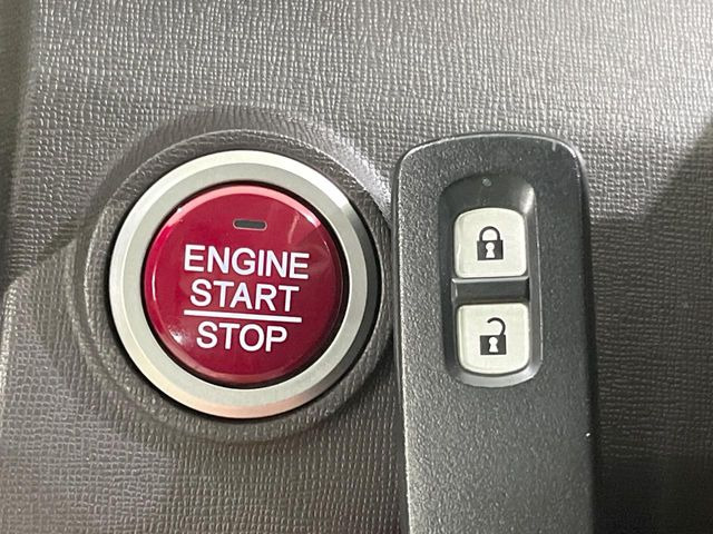 �yHonda�X�}�[�g�L�[�z�J�o����|�P�b�g�ɓ��ꂽ�܂܂ł��h�A�̎{���E�������\�ȃX�}�[�g�L�[�𑕔��B�G���W���̃I���E�I�t�����J�M�����o���K�v����������Ƃ��Ă��֗��ł���