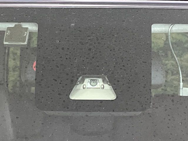 【スマートアシスト】走行中に前方の車両等を認識し、衝突しそうな時は警報とブレーキで衝突回避と被害軽減をアシスト。より安全にドライブをお楽しみいただけます。