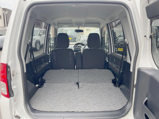 普段のお買い物や通勤、送迎等に十分な荷室スペースを確保しております。セカンドシートを倒すと、大きな荷物の積載も可能です♪