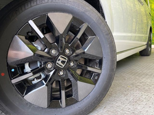 �y����16�C���`�A���~�z�C�[���z�O�ςɃ}�b�`���������A���~�z�C�[���𑕒����Ă���܂��B�e��ЊO�A���~�z�C�[����A�X�^�b�h���X�^�C�����戵�����Ă���܂��B���񂲑��k����������