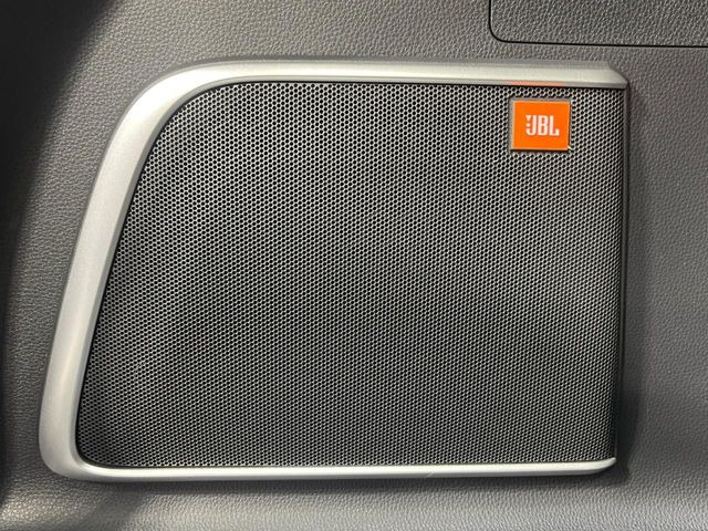�yJBL�T�E���h�V�X�e���z���[�J�[�I�v�V�����̍��i�ʃT�E���h�V�X�e���𓋍ځB��p�̃`���[�j���O���{���ꂽ�召�l�X�ȃX�s�[�J�[����ǎ��ȃT�E���h���t�ł��A�Տꊴ���ӂ�鉹����Ԃ����o���܂��B