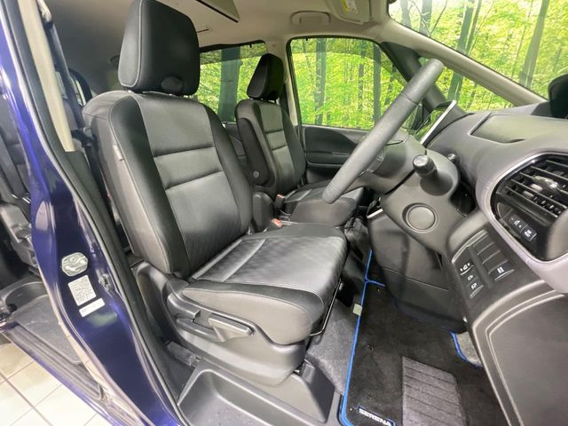 運転席シート廻りは使用感も少なく、良好な状態となっています。丁寧に使われていたことがよくわかりますね。