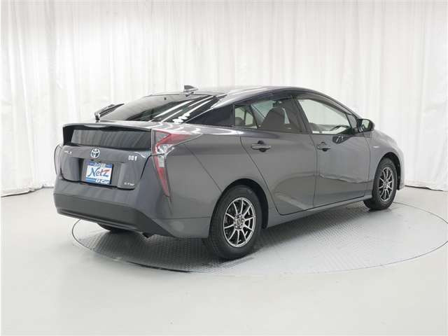 プリウス1.8 S E-Four 4WD