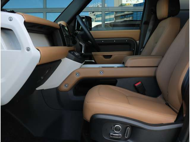 ディフェンダー130 X ダイナミック SE 3.0L D350 ディーゼル 4WD