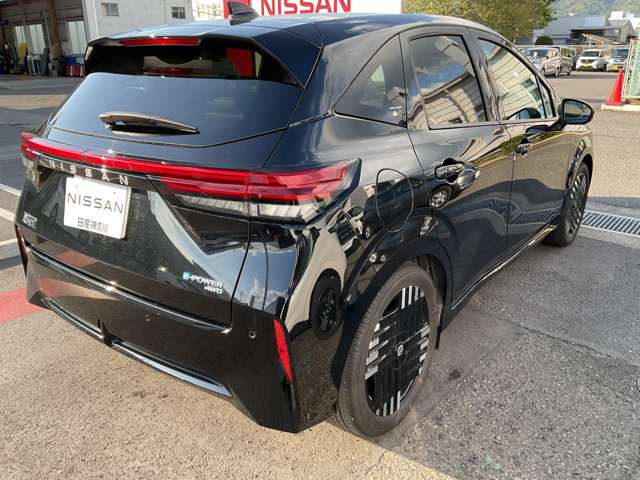 ノートオーラ1.2 G FOUR レザーエディション 4WD