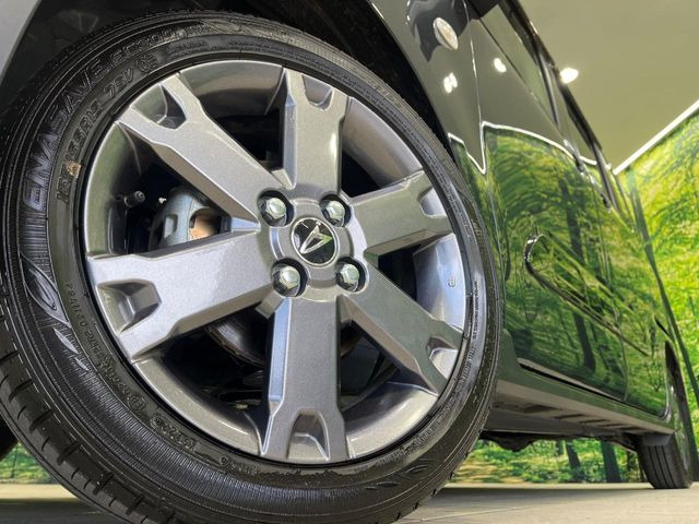 �y����15�C���`�A���~�z�C�[���z�O�ςɃ}�b�`���������A���~�z�C�[���𑕒����Ă���܂��B�e��ЊO�A���~�z�C�[����A�X�^�b�h���X�^�C�����戵�����Ă���܂��B���񂲑��k����������