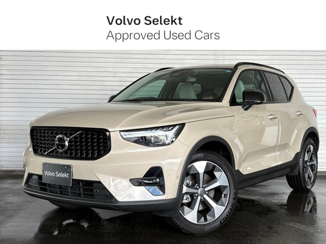 XC40ウルトラ B4 AWD ダーク エディション サンドデューン 4WD