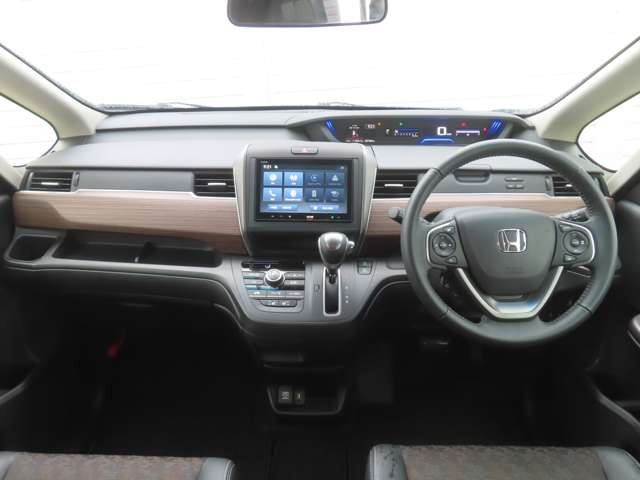 フリード+1.5 クロスター ブラックスタイル