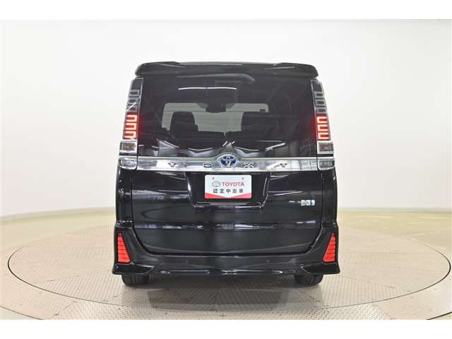 ヴォクシー1.8 ハイブリッド ZS 煌III