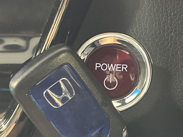 �yHonda�X�}�[�g�L�[�z�J�o����|�P�b�g�ɓ��ꂽ�܂܂ł��h�A�̎{���E�������\�ȃX�}�[�g�L�[�𑕔��B�G���W���̃I���E�I�t�����J�M�����o���K�v����������Ƃ��Ă��֗��ł���