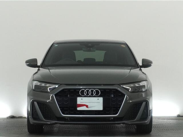 A1スポーツバック25 TFSI Sライン