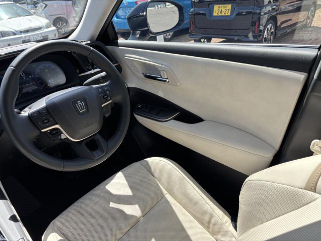 クラウンクロスオーバー2.5 G アドバンスト レザー パッケージ E-Four 4WD