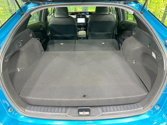 後席を格納すると、これだけの広さが!シーンに合わせたシートアレンジで、大きな荷物も積むことが出来ます♪