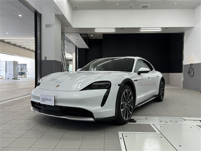 タイカンクロスツーリスモ4 4+1シート 4WD