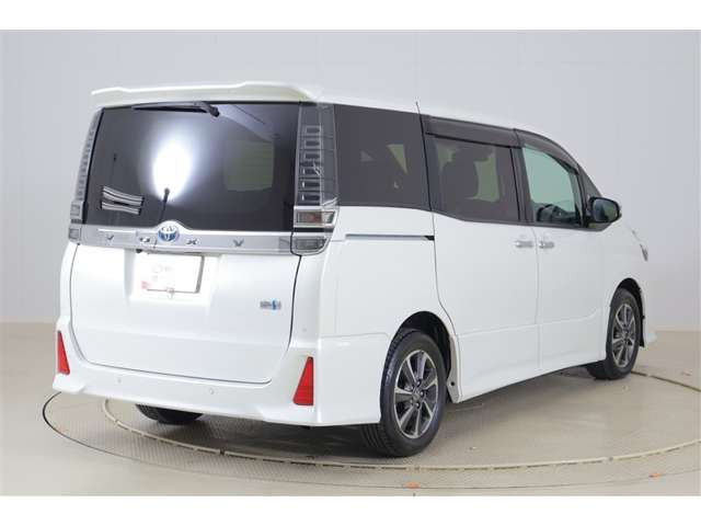 ヴォクシー1.8 ハイブリッド ZS 煌III