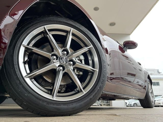 �y����16�C���`�A���~�z�C�[���z�O�ςɃ}�b�`���������A���~�z�C�[���𑕒����Ă���܂��B�e��ЊO�A���~�z�C�[����A�X�^�b�h���X�^�C�����戵�����Ă���܂��B���񂲑��k����������
