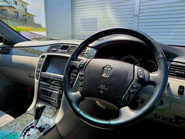 クラウン3.0 ロイヤルサルーン i-Four Uパッケージ 4WD