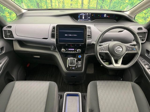 セレナ1.2 e-POWER ハイウェイスターV