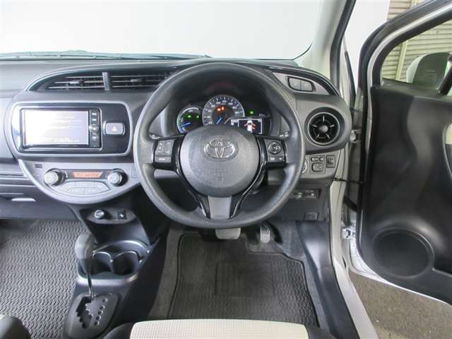 ヴィッツ1.5 ハイブリッド F