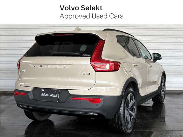 XC40ウルトラ B4 AWD ダーク エディション サンドデューン 4WD