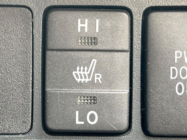 【シートヒーター】寒い日に重宝するシートヒーター!エアコンより早く温まってくれるので寒がりの人も安心ですね♪エアコンの温風は乾燥するから苦手、という方にもをおすすめです。