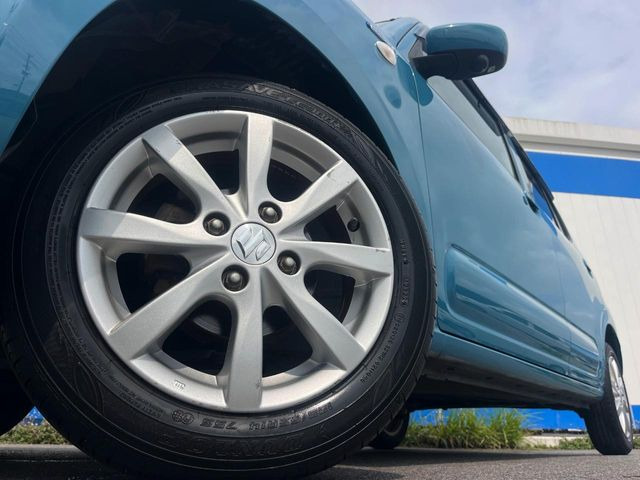 �y����14�C���`�A���~�z�C�[���z�O�ςɃ}�b�`���������A���~�z�C�[���𑕒����Ă���܂��B�e��ЊO�A���~�z�C�[����A�X�^�b�h���X�^�C�����戵�����Ă���܂��B���񂲑��k����������