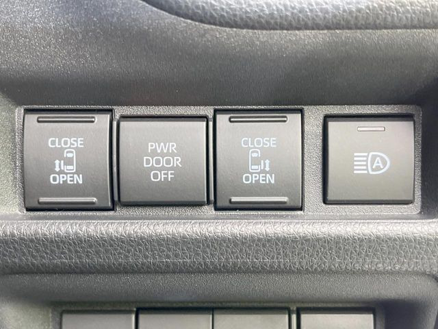 【両側パワースライドドア】スマートキーや運転席のスイッチで後席両側スライドドアの開閉が可能♪電動だから力を入れてドアを開ける必要が無く、小さなお子様でも簡単に開け閉めでき快適です♪