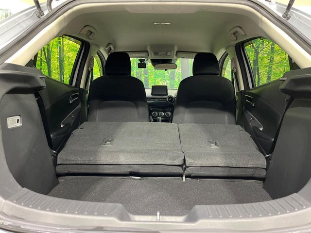 普段のお買い物や通勤、送迎等に十分な荷室スペースを確保しております。セカンドシートを倒すと、大きな荷物の積載も可能です♪