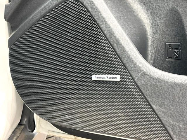 �yharman/kardon�z���[�J�[�I�v�V�����̍��i�ʃT�E���h�V�X�e���𓋍ځB��p�̃`���[�j���O���{���ꂽ�召�l�X�ȃX�s�[�J�[����ǎ��ȃT�E���h���t�ł��A�Տꊴ���ӂ�鉹����Ԃ����o���܂��B