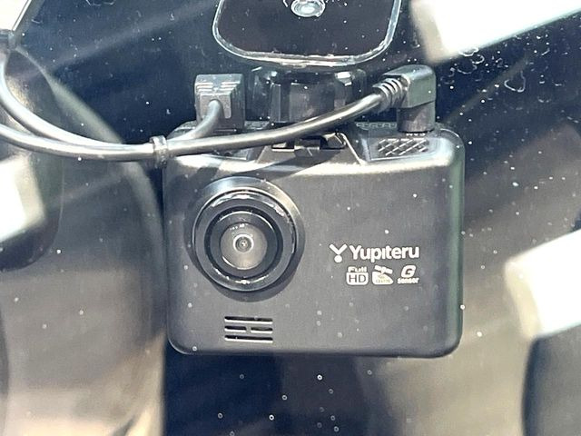 【ドライブレコーダー】ドライブレコーダー装備!走行中はもちろん、あおり運転や事故に遭遇した際、映像で記録し、万一のリスクに備えます。※記録用SDカードはお客様ご自身でご準備いただく必要があります。