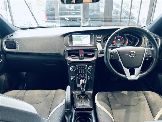 V40クロスカントリーD4 ダイナミック エディション ディーゼル