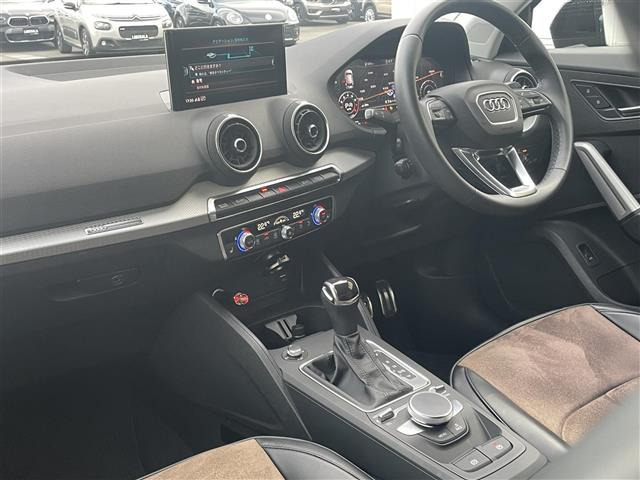 Q2TFSI ブラック スタイル プラス