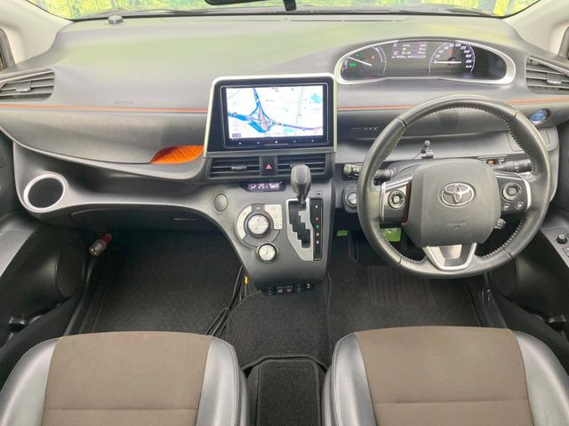 シエンタハイブリッド 1.5 G クエロ