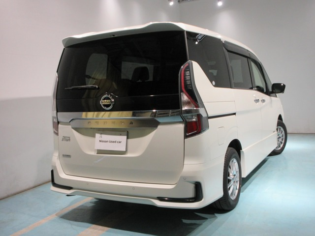 セレナ2.0 ハイウェイスターV 4WD