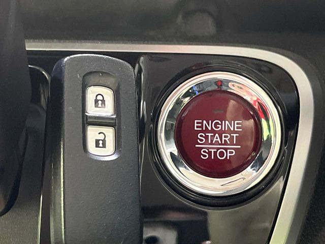 �yHonda�X�}�[�g�L�[�z�J�o����|�P�b�g�ɓ��ꂽ�܂܂ł��h�A�̎{���E�������\�ȃX�}�[�g�L�[�𑕔��B�G���W���̃I���E�I�t�����J�M�����o���K�v����������Ƃ��Ă��֗��ł���