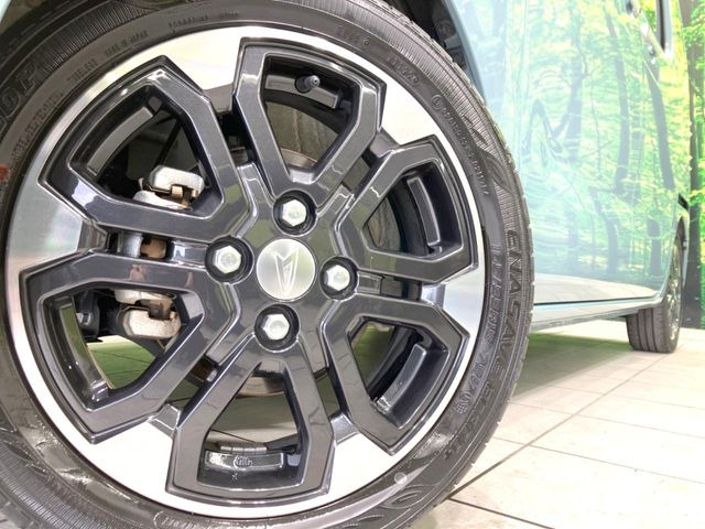 �y����15�C���`�A���~�z�C�[���z�O�ςɃ}�b�`���������A���~�z�C�[���𑕒����Ă���܂��B�e��ЊO�A���~�z�C�[����A�X�^�b�h���X�^�C�����戵�����Ă���܂��B���񂲑��k����������