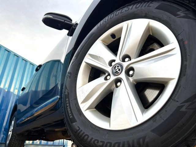 �y����17�C���`�A���~�z�C�[���z�O�ςɃ}�b�`���������A���~�z�C�[���𑕒����Ă���܂��B�e��ЊO�A���~�z�C�[����A�X�^�b�h���X�^�C�����戵�����Ă���܂��B���񂲑��k����������