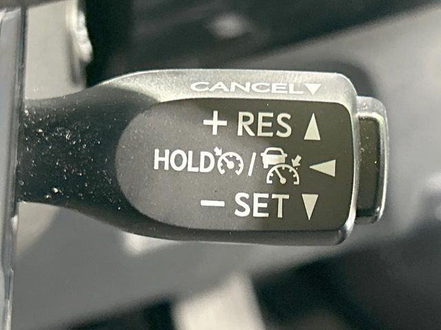 【トヨタセーフティセンス】走行中に前方の車両等を認識し、衝突しそうな時は警報とブレーキで衝突回避と被害軽減をアシスト。より安全にドライブをお楽しみいただけます。