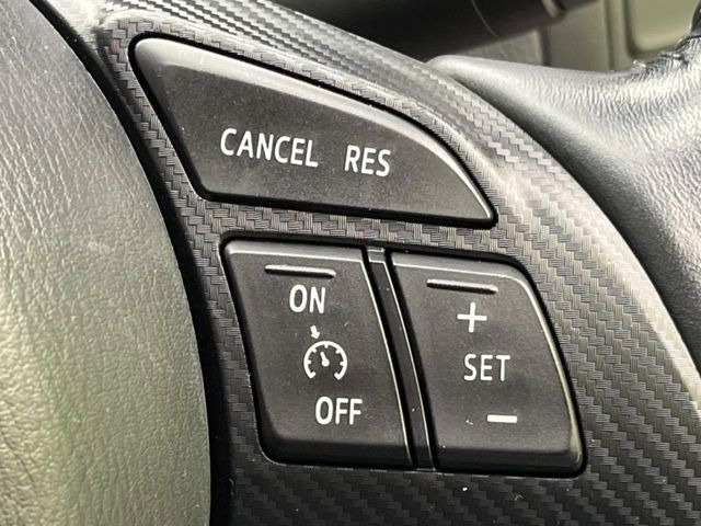 【クルーズコントロール】高速道路もラクラク走行。アクセルを離しても一定速度で走行ができ、長距離運転時の負担を軽減!加速・減速も簡単なスイッチ操作で調整できます。