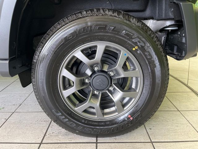 �y����15�C���`�A���~�z�C�[���z�O�ςɃ}�b�`���������A���~�z�C�[���𑕒����Ă���܂��B�e��ЊO�A���~�z�C�[����A�X�^�b�h���X�^�C�����戵�����Ă���܂��B���񂲑��k����������