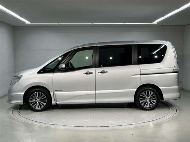 セレナ2.0 ハイウェイスター S-HYBRID